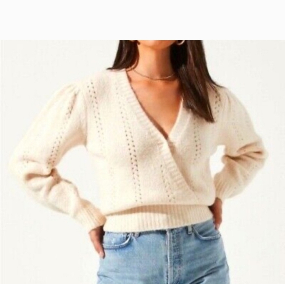 Astr The Wrap Cream V-Neck  Women's Sweater Size M. So Cute.